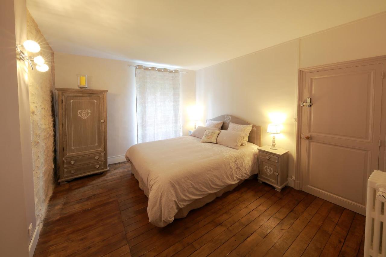 La Loge Des Fees Bed & Breakfast Latillé Екстериор снимка