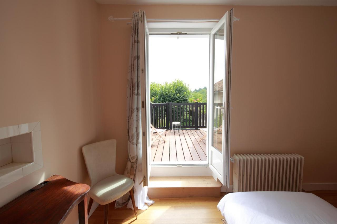 La Loge Des Fees Bed & Breakfast Latillé Екстериор снимка