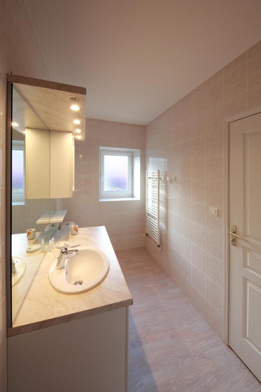 La Loge Des Fees Bed & Breakfast Latillé Екстериор снимка